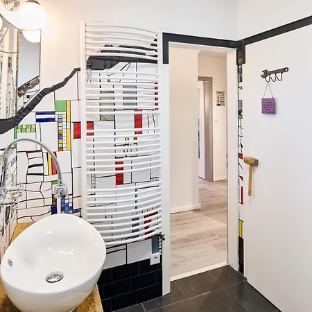 Kunst Apartment, Mit Hundertwasserbad Und Terrasse, Hund Willkommen!
