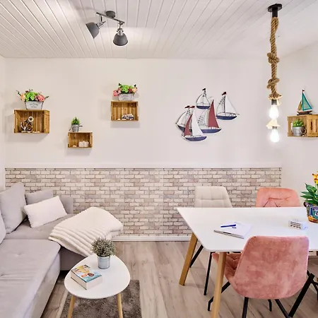 Kunst Apartment, Mit Hundertwasserbad Und Terrasse, Hund Willkommen!