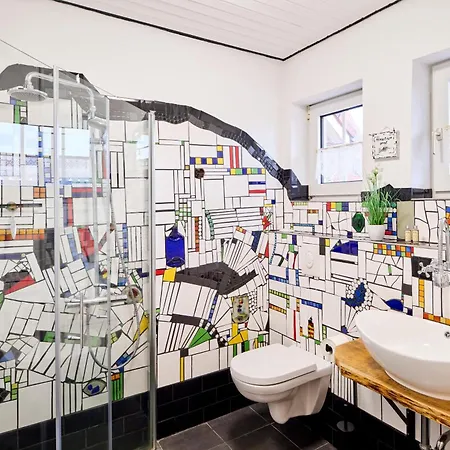 Kunst Apartment, Mit Hundertwasserbad Und Terrasse, Hund Willkommen!