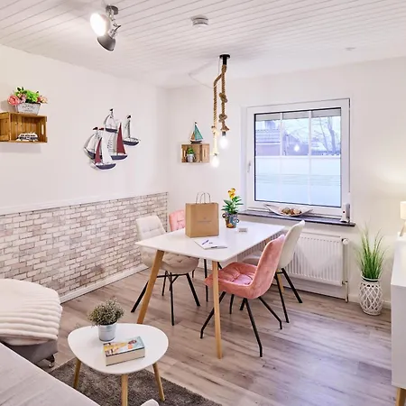 아파트 Kunst Apartment, Mit Hundertwasserbad Und Terrasse, Hund Willkommen! 글레트지일